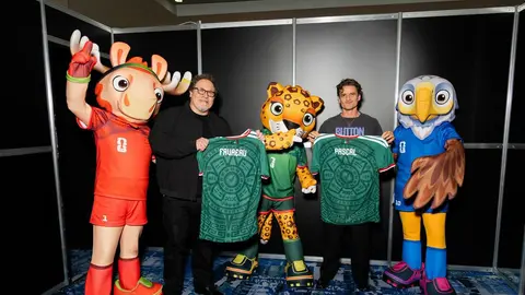 Pedro Pascal convivió con las mascotas del Mundial 2026