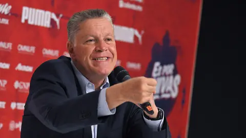 Ricardo Peláez en conferencia de prensa con Chivas | IMAGO 7