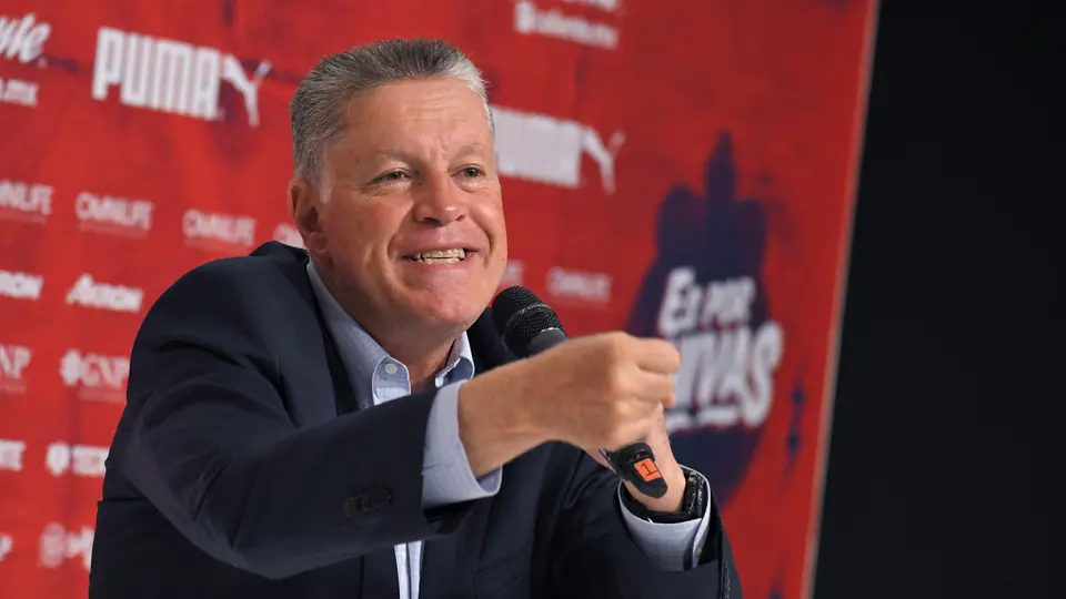Ricardo Peláez en conferencia de prensa con Chivas | IMAGO 7