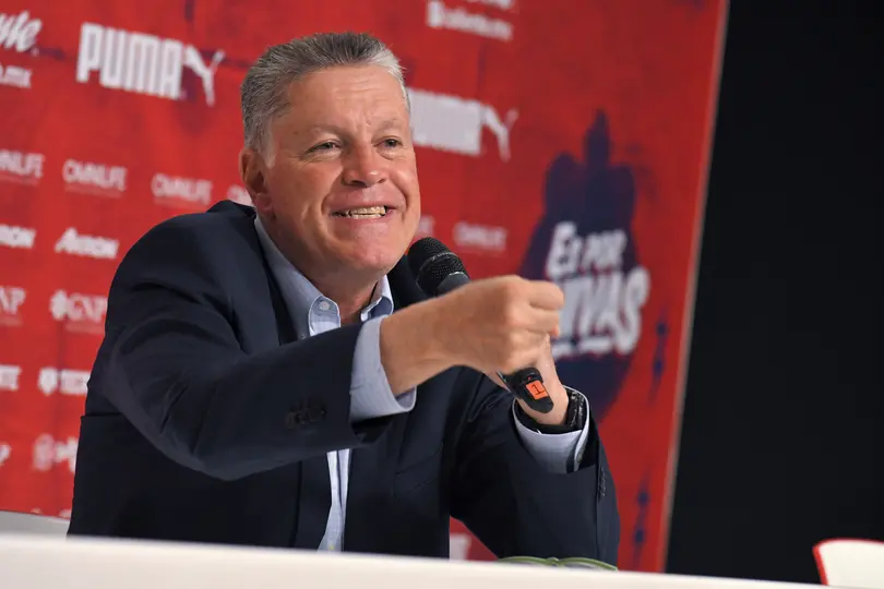 Ricardo Peláez en conferencia de prensa con Chivas | IMAGO 7