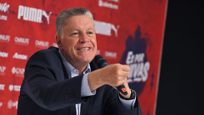 Ricardo Peláez en conferencia de prensa con Chivas | IMAGO 7