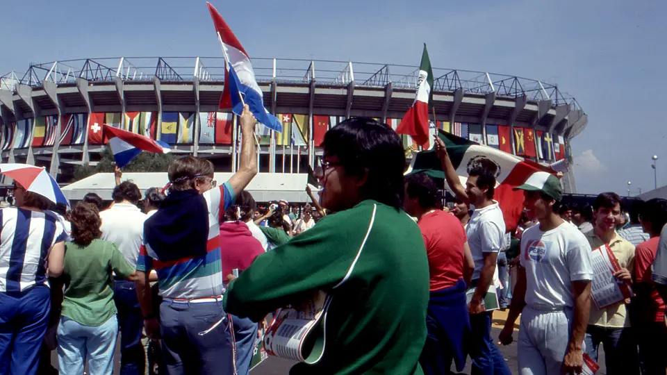 Afición mexicana a las afueras del estadio Azteca en el Mundial de 1986 | MEXSPORT