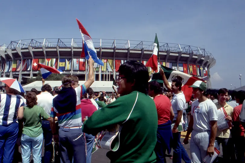 Afición mexicana a las afueras del estadio Azteca en el Mundial de 1986 | MEXSPORT