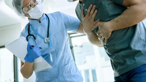 La IA funciona analizando grandes cantidades de datos médicos para identificar patrones / Magnific