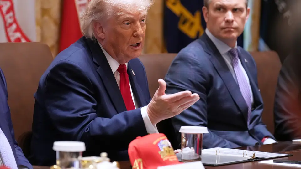 Donald Trump con su gabinete| AP