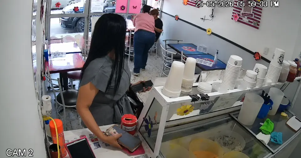 La mujer habría aprovechado un descuido del personal para tomar la calculadora. / RS