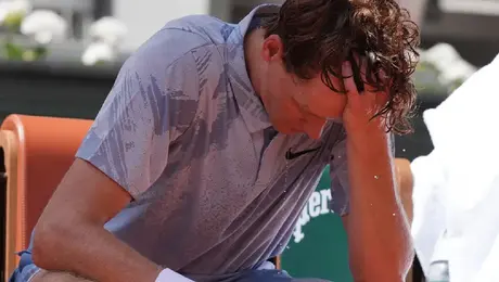 ¡Se va el número uno! Jannik Sinner eliminado en Segunda Ronda de Roland Garros