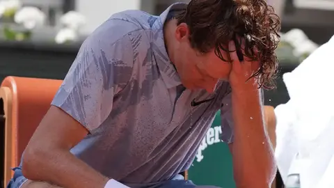 ¡Se va el número uno! Jannik Sinner eliminado en Segunda Ronda de Roland Garros
