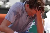 ¡Se va el número uno! Jannik Sinner eliminado en Segunda Ronda de Roland Garros