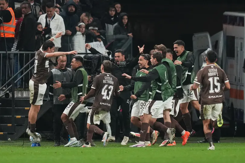 Victoria de Platense ante Corinthians | AP