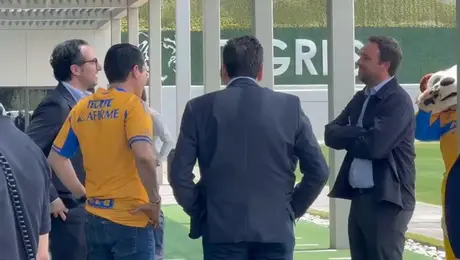La directiva de Tigres llegando a la inauguración del CET