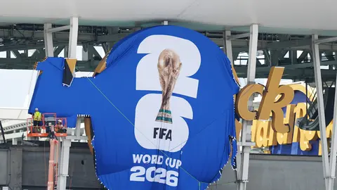 Estadio de Miami instala lonas para cubrir los patrocinios no autorizados por la FIFA | AP