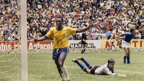 Pelé celebra un gol contra Italia en la Final de México 1970. l AFP