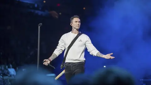Adam Levine volverá a los escenarios mexicanos. / AP