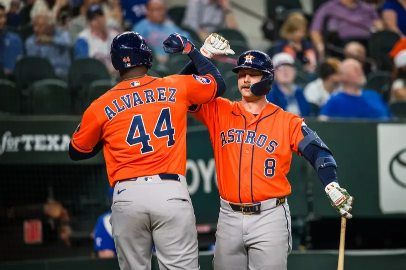 Yordan Álvarez y Christian Walker de los Astros de Houston | AP