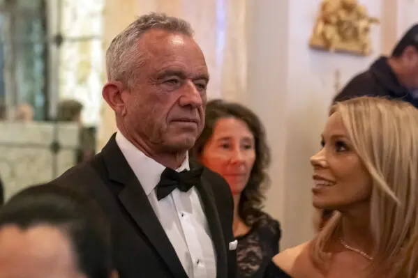 Robert F. Kennedy Jr. está casado con la actriz estadounidense Cheryl Hines. / AP
