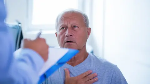 Lo mejor es acudir al médico constantemente para cuidar la salud / Magnific