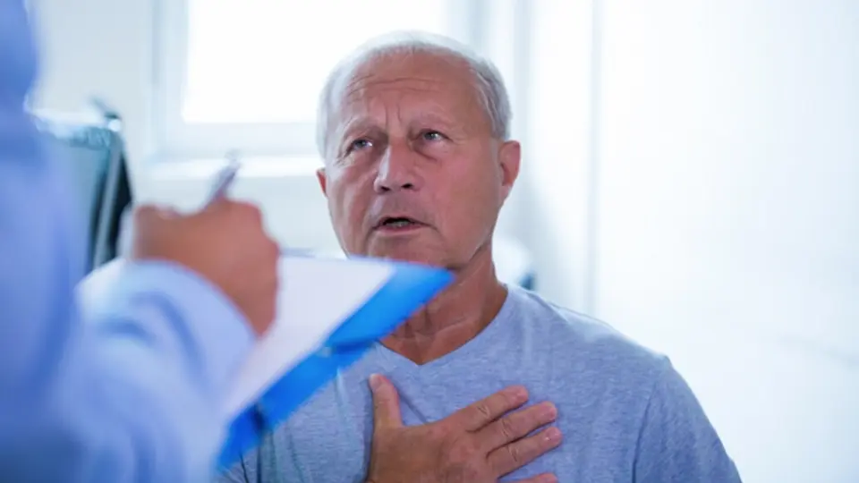 Lo mejor es acudir al médico constantemente para cuidar la salud / Magnific