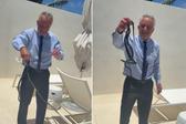 Robert F. Kennedy Jr. atrapa serpientes con las manos y se vuelve viral /  VIDEO