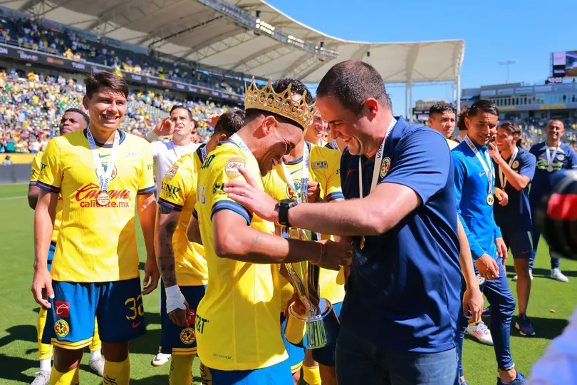 André Jardine con Jonathan Dos Santos en la Supercopa 2024 | IMAGO 7