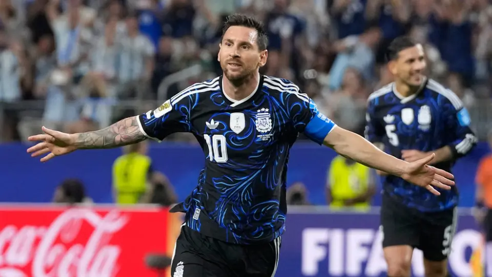 Lionel Messi hace historia: es el primer jugador en marcar en siete partidos consecutivos de la Copa del Mundo | AP