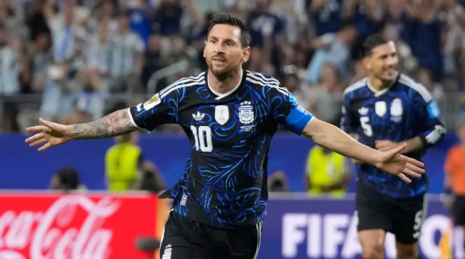Lionel Messi hace historia: es el primer jugador en marcar en siete partidos consecutivos de la Copa del Mundo | AP