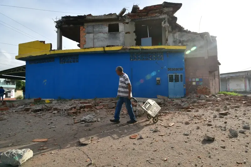 Los terremotos provocaron el colapso total de 189 edificios y daños en otros 774 inmuebles, según el último balance oficial./ AP