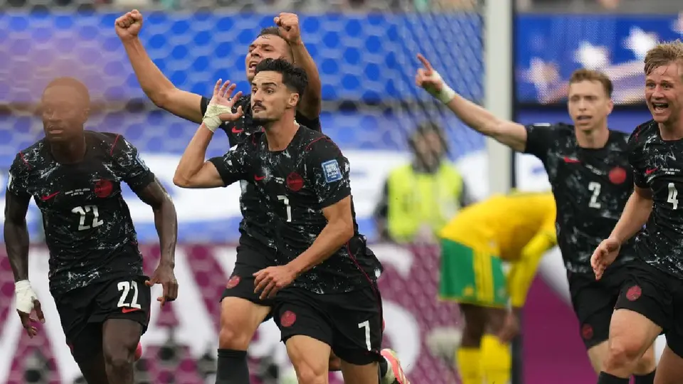 Stephen Eustáquio con la Selección de Canadá | AP