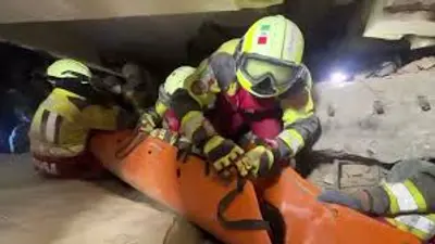 VIDEO: Ejército mexicano salva a niño de 11 años entre los escombros de los terremotos en Venezuela