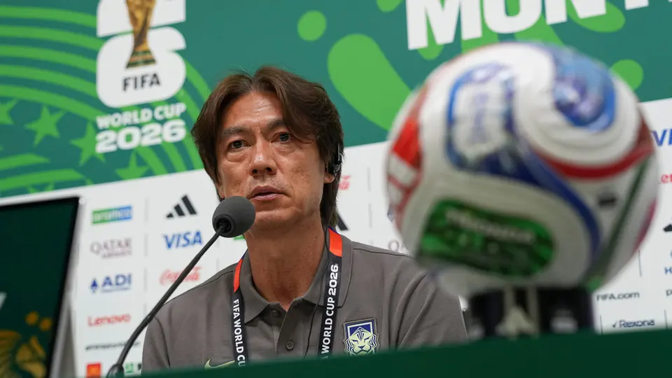 Hong Myung-bo, DT de Corea del Sur l AP