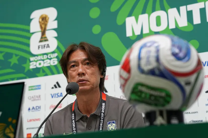 Hong Myung-bo, DT de Corea del Sur l AP