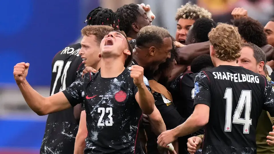 Selección de Canadá tras el gol de Stephen Eustáquio | AP
