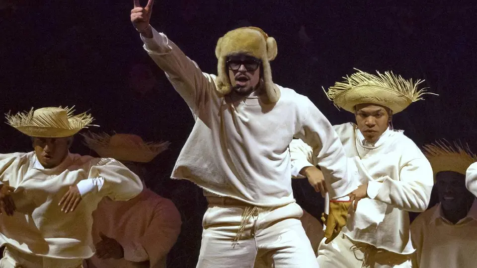 Bad Bunny continúa con el "DeBÍ TiRAR MáS FOToS World Tour". / AP