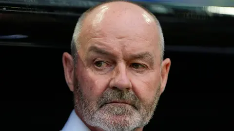 Steve Clarke, exentrenador de Escocia | AP