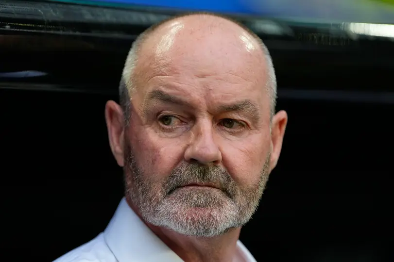 Steve Clarke, exentrenador de Escocia | AP