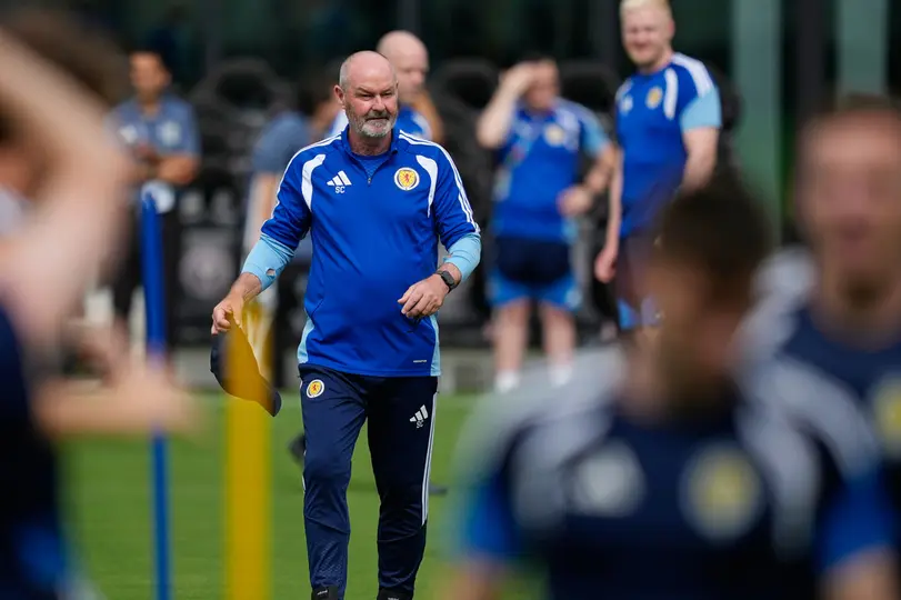 Steve Clarke, exentrenador de Escocia | AP