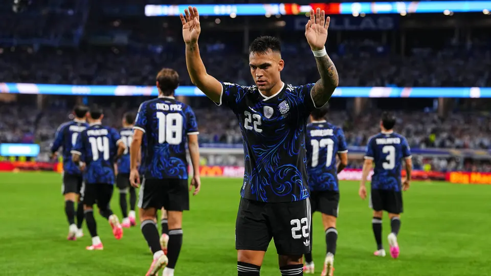 ¡Recuerdan el 86! Argentina apunta a usar su jersey azul para el juego ante Inglaterra
