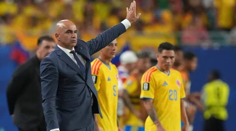 Roberto Martínez evita comprar a Cristiano Ronaldo con Lionel Messi | AP