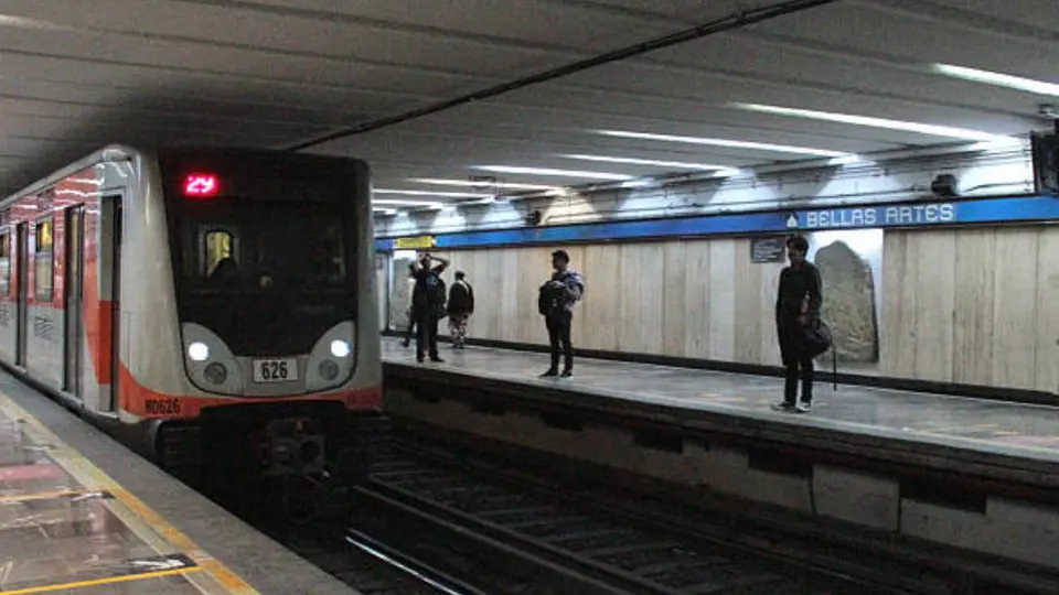Persona es impactada por tren en Bellas Artes y afecta servicio de Línea 2 del Metro