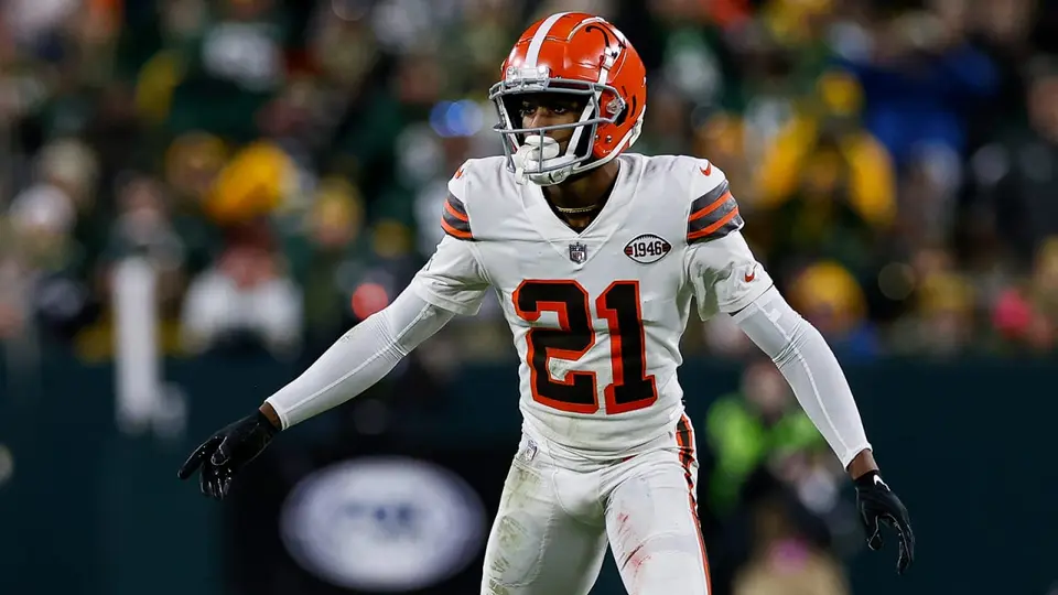 Denzel Ward en un partido con los Browns | NFL