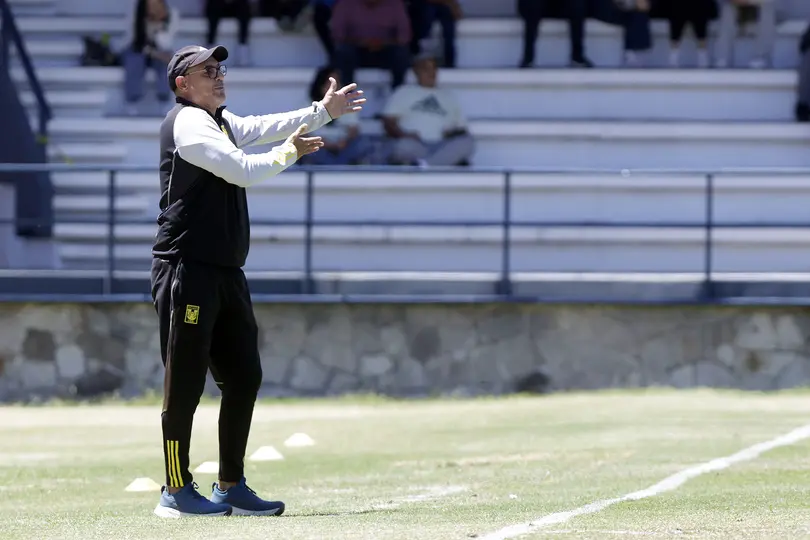 Carlos Turrubiates, segundo entrenador de Tigres | IMAGO7