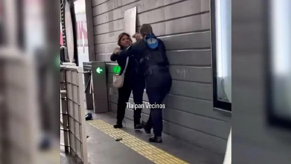 Mujeres policías pelean a golpes en línea 1 del Metrobús y son suspendidas después de difundirse el video en redes sociales