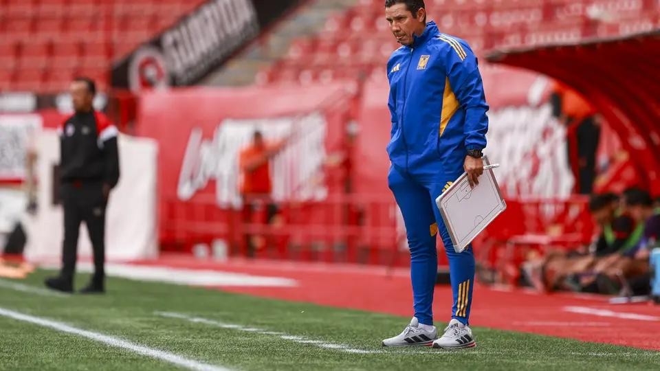 Hernán Elizondo, entrenador interino de Tigres | IMAGO7