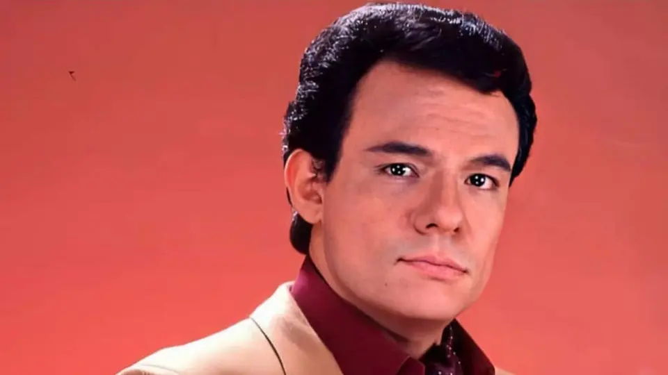 José José interpretó “Lo pasado, pasado”, una canción escrita por Juan Gabriel. / FB: José José