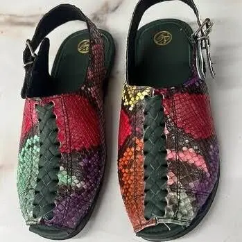 Los huaraches destacan por sus colores vibrantes./F:@Elissa Garcia