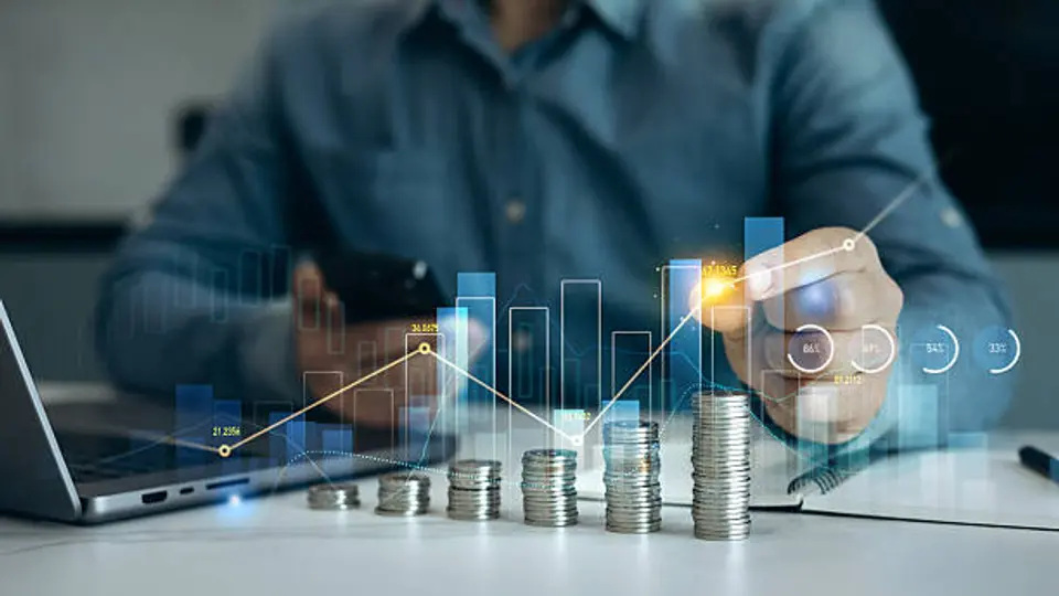 Finanzas, banca y seguros está entre las mejor pagadas./istock
