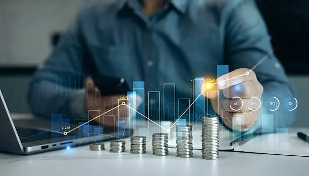 Finanzas, banca y seguros está entre las mejor pagadas./istock