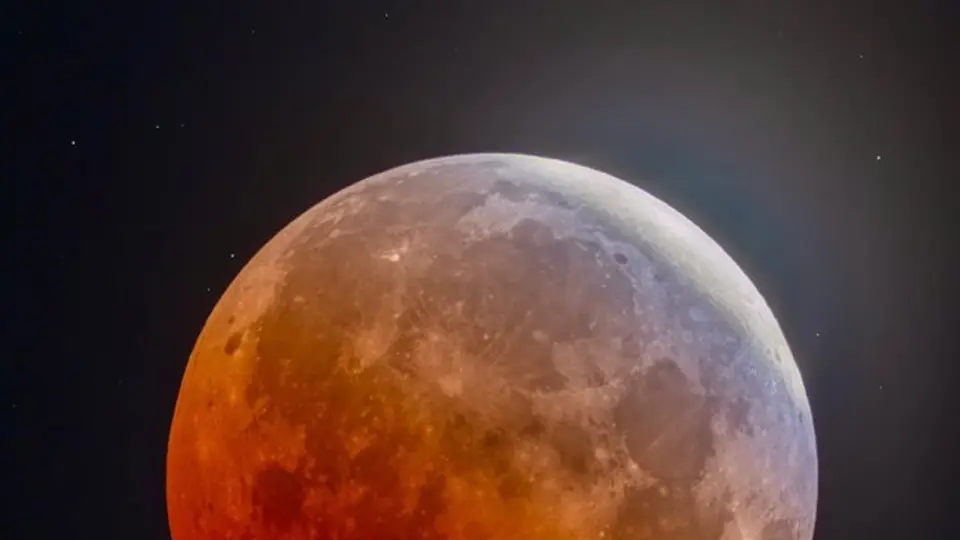 Cerca del 96 por ciento del disco lunar quedó cubierto por la sombra de la Tierra en el punto máximo del fenómeno./@rami_astro