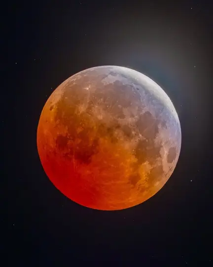 Cerca del 96 por ciento del disco lunar quedó cubierto por la sombra de la Tierra en el punto máximo del fenómeno./@rami_astro