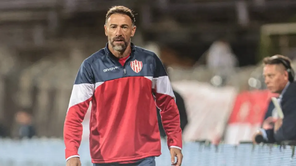 Cristian “Kily” González, entrenador argentino, con Union de Santa Fe | AFP